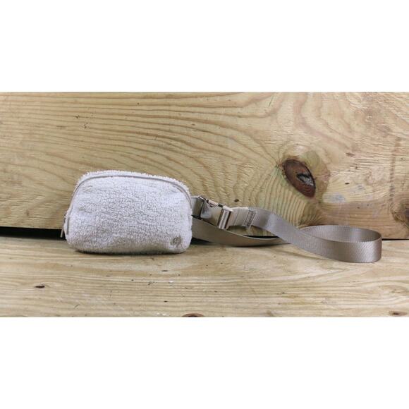 Lululemon Belt Bag Everywhere Fleece Natural Sherpa Fanny Pack Crossbody - Picture 1 of 10